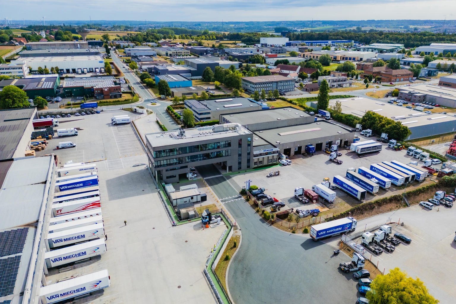 Multimodalité :  route, stockage et douane